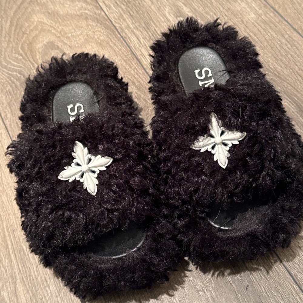 Cozy Black Fuzzy Slippers